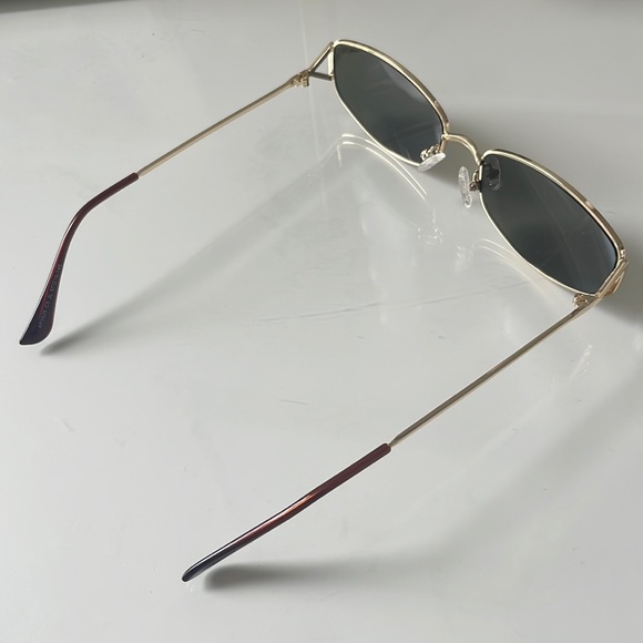 Appassal Retro Oval Sunglasses in Gold/Green (NWT) - Picture 5 of 8